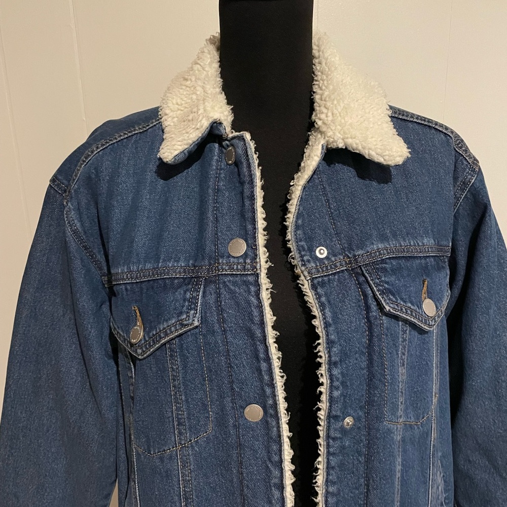 Universal Thread, Medium Wash Blue Shearling Deni… - image 4